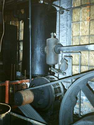 Ingersoll-Rand Imperial Type 10, motor and receiver.